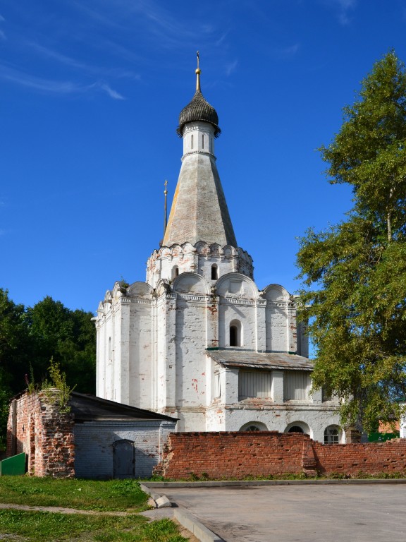 Переславль-Залесский. Церковь Петра Митрополита. фасады, Вид с востока