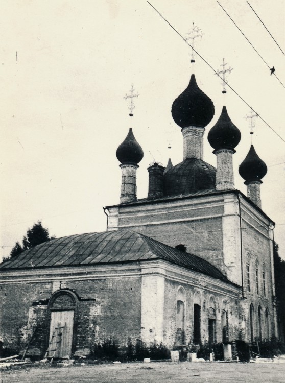 Переславль-Залесский. Богородицко-Сретенский Новодевичий монастырь. Церковь Александра Невского. фасады