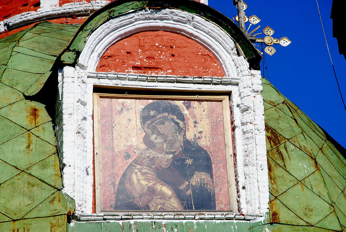 Переславль-Залесский. Богородицко-Сретенский Новодевичий монастырь. Собор Сретения Владимирской иконы Божией Матери (Владимирский). архитектурные детали, Образ Владимирской иконы Божией Матери