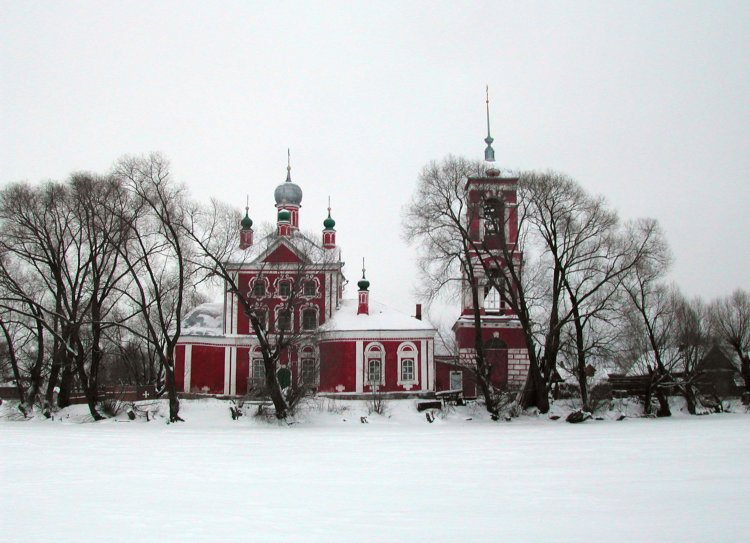 Переславль-Залесский. Церковь Сорока мучеников Севастийских. фасады, январь 2004,вид со льда озера