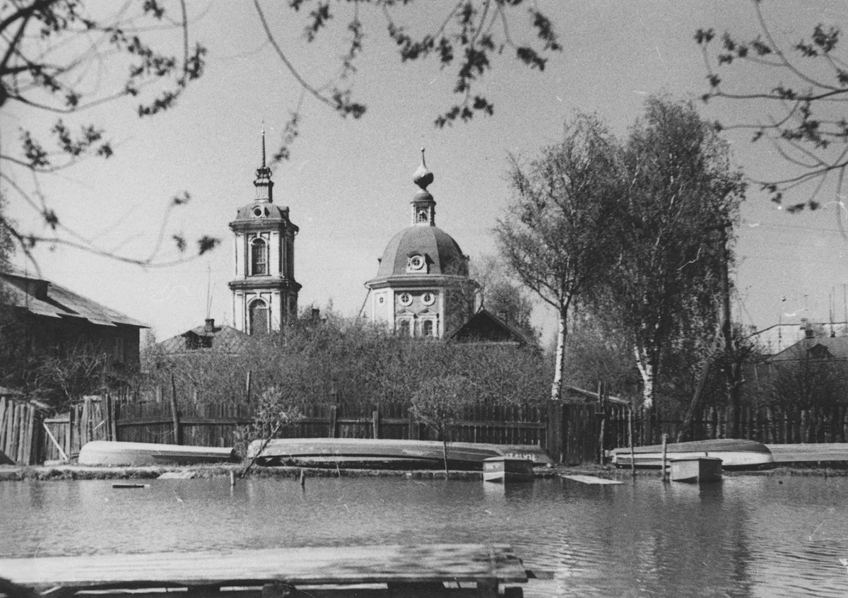 Переславль-Залесский. Церковь Покрова Пресвятой Богородицы. архивная фотография, Вид с р. Трубеж, 1960-е г.г.