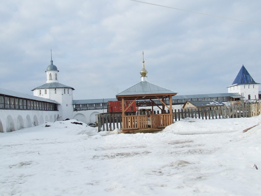 Переславль-Залесский. Никитский монастырь. Неизвестная часовня. общий вид в ландшафте