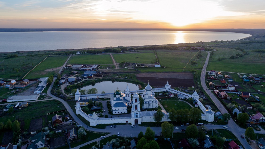 Переславль-Залесский. Никитский монастырь. общий вид в ландшафте