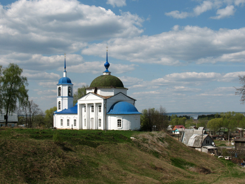 Переславль-Залесский. Церковь Сретения Господня. общий вид в ландшафте