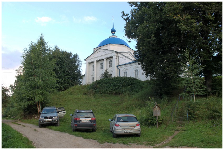 Переславль-Залесский. Церковь Сретения Господня. общий вид в ландшафте