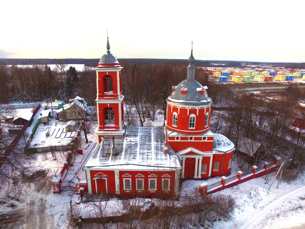 Церковь Вознесения Господня, Рахманово (Пушкинский район и гг. Ивантеевка, Королёв, Московская область). общий вид в ландшафте, Вид с юга