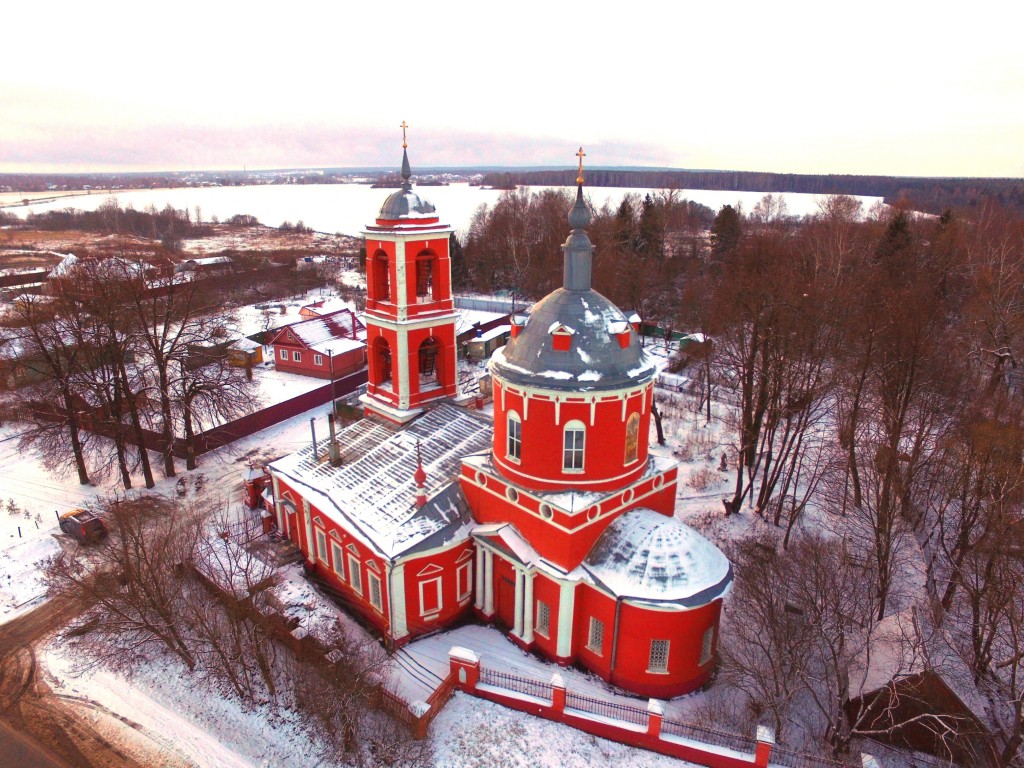 Церковь Вознесения Господня, Рахманово (Пушкинский район и гг. Ивантеевка, Королёв, Московская область). общий вид в ландшафте, Вид с юго-востока