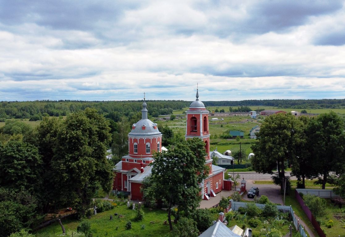 Церковь Вознесения Господня, Рахманово (Пушкинский район и гг. Ивантеевка, Королёв, Московская область). общий вид в ландшафте