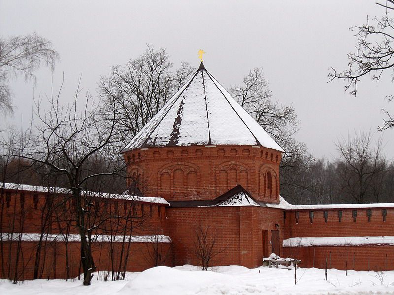 Горки Ленинские, пос. санатория. Крестовоздвиженский Иерусалимский монастырь. дополнительная информация, Часть монастырской стены с башней.