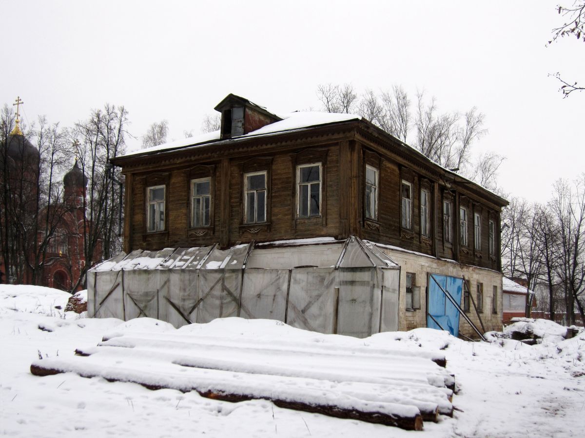 Крестовоздвиженский Иерусалимский монастырь, Горки Ленинские, пос. санатория (Ленинский городской округ, Московская область). фасады, Старый настоятельский корпус до переделки фасадов (присутствуют наличники, окна стеклянные)