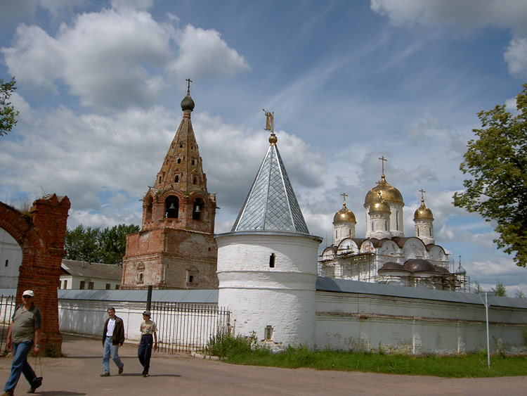 Можайск. Лужецкий Ферапонтов монастырь. фасады