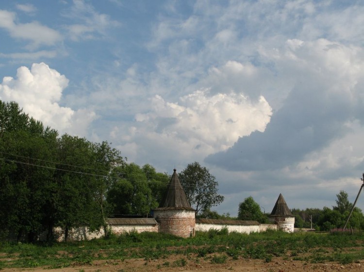 Можайск. Лужецкий Ферапонтов монастырь. фасады, Монастырская стена,построена в 1681-1692 гг.