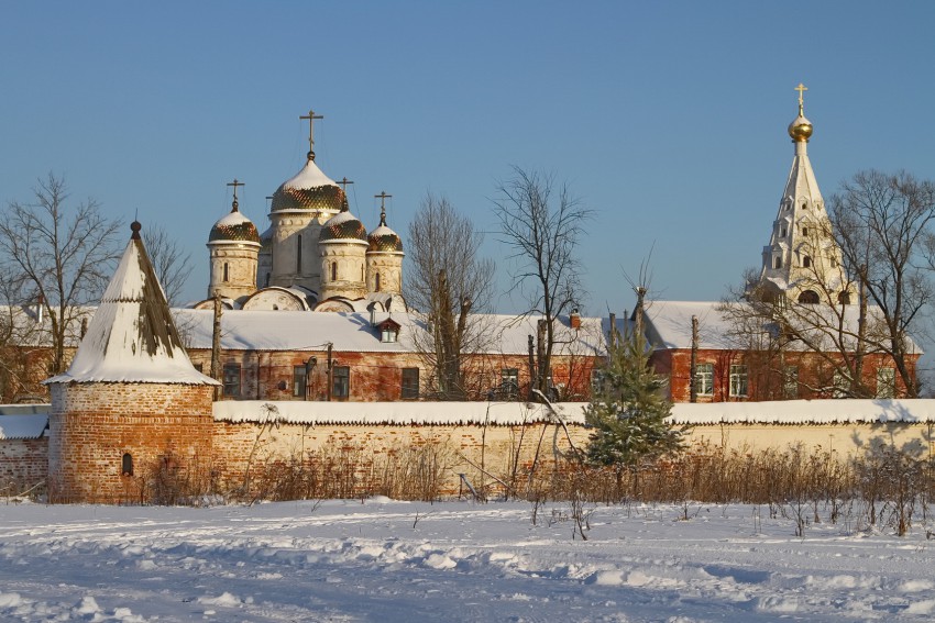 Можайск. Лужецкий Ферапонтов монастырь. фасады