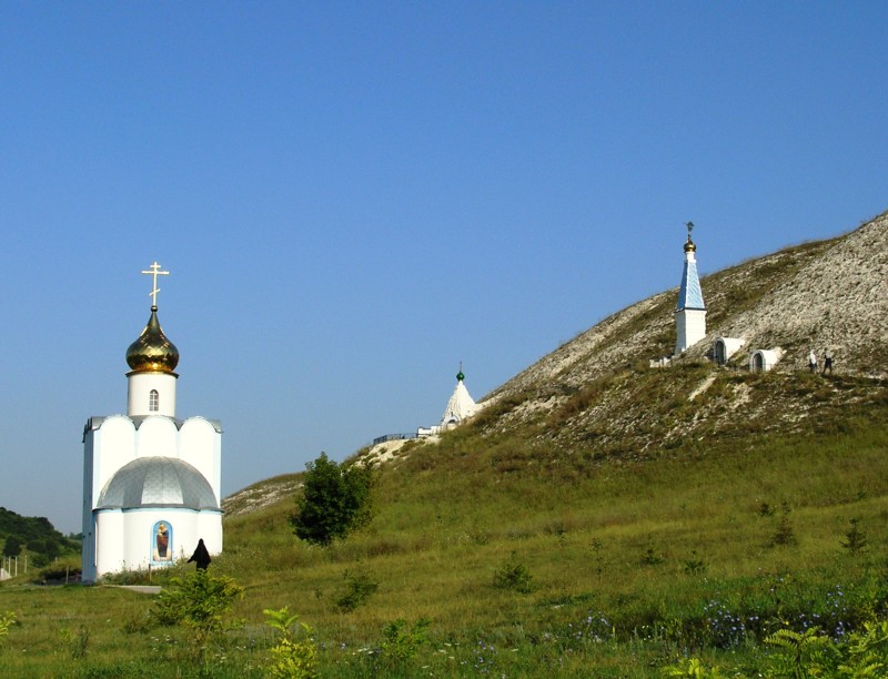 Костомарово. Костомаровский Спасский монастырь. общий вид в ландшафте