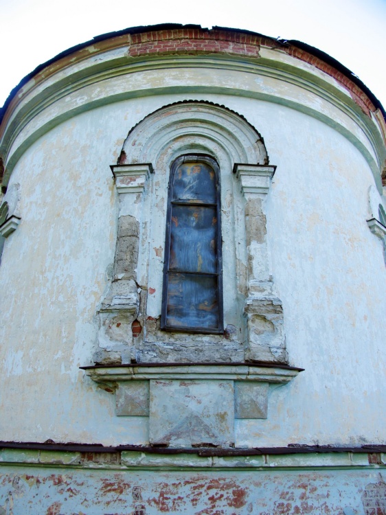 Церковь Илии Пророка, Чёрное (Кировский район, Ленинградская область). архитектурные детали, Алтарная абсида