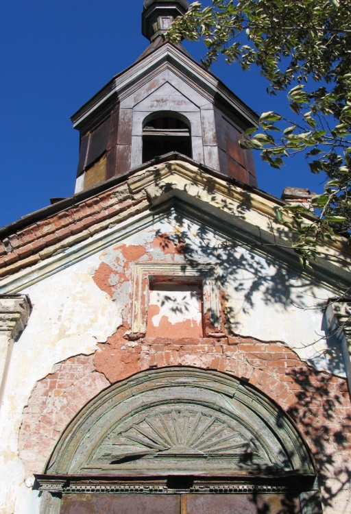 Церковь Илии Пророка, Чёрное (Кировский район, Ленинградская область). архитектурные детали, Дессюдепорт и колокольня