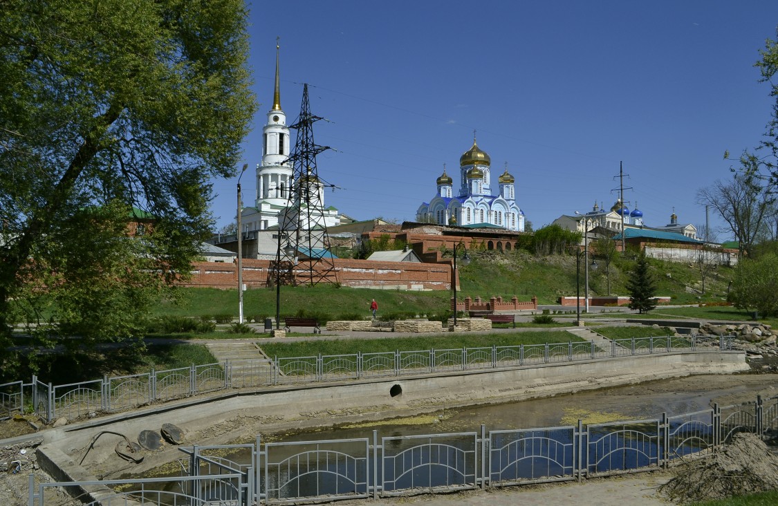 Задонск. Задонский Рождество-Богородицкий мужской монастырь. общий вид в ландшафте