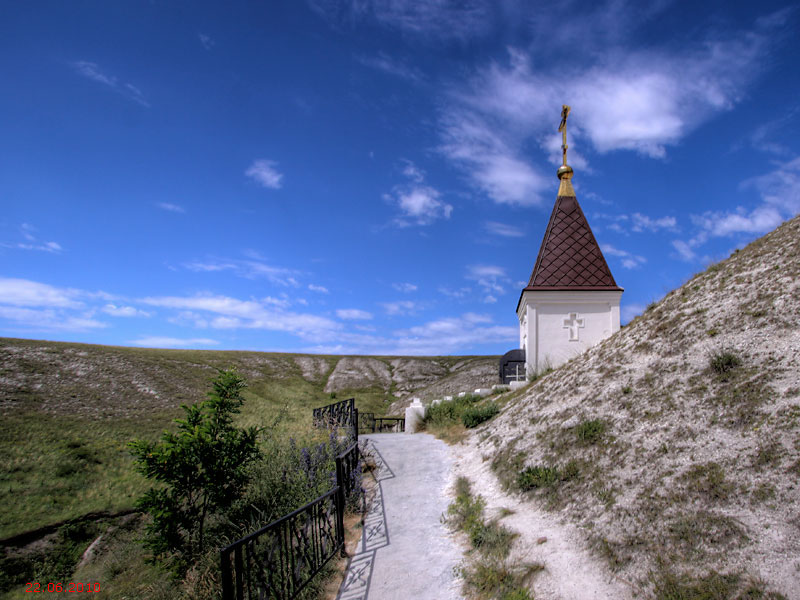 Костомаровский Спасский монастырь, Костомарово (Подгоренский район, Воронежская область). общий вид в ландшафте