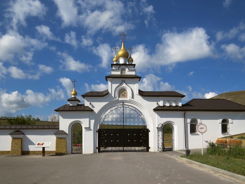 Костомарово. Костомаровский Спасский монастырь. фасады