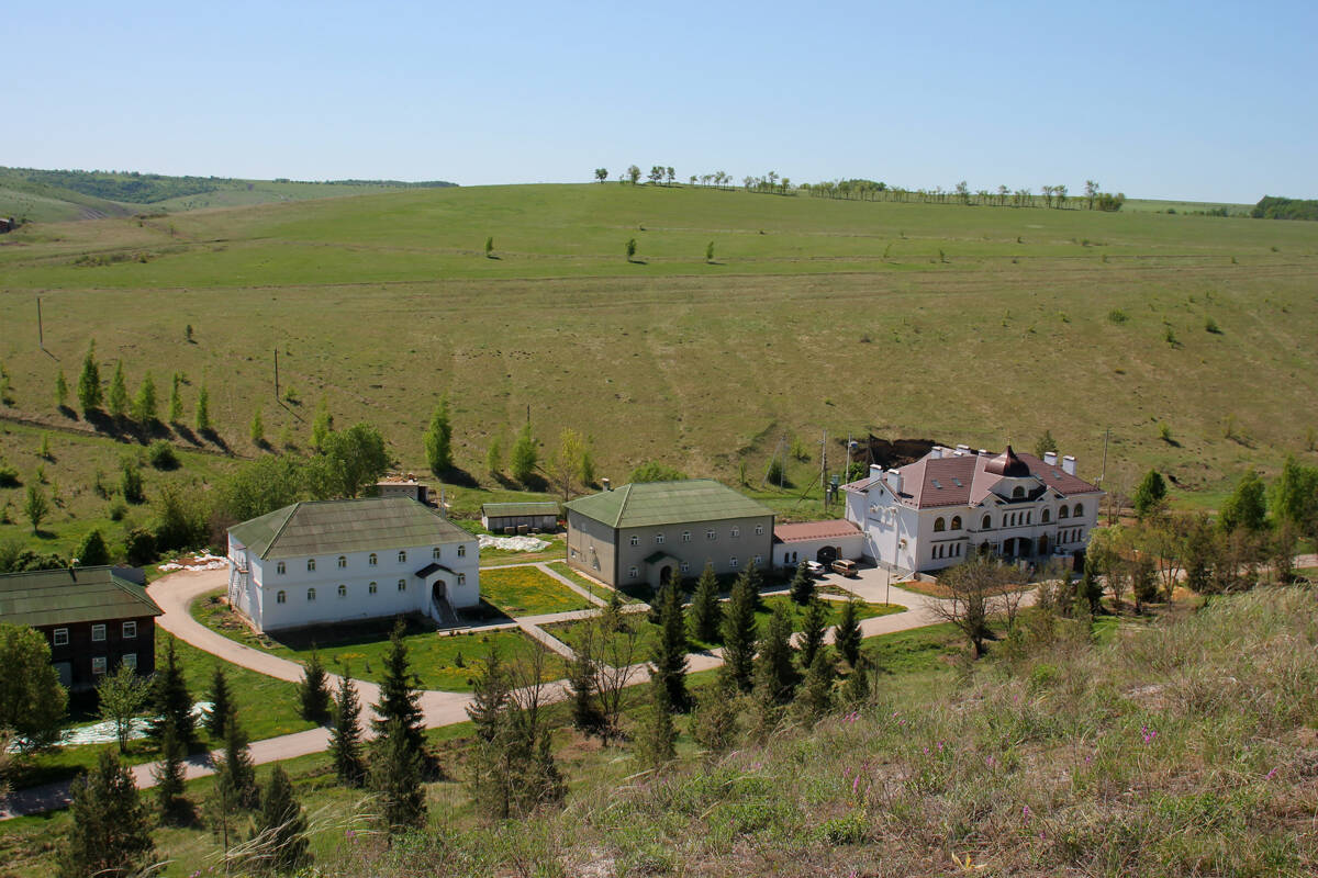 Костомаровский Спасский монастырь, Костомарово (Подгоренский район, Воронежская область). дополнительная информация, Общий вид на корпуса монастыря