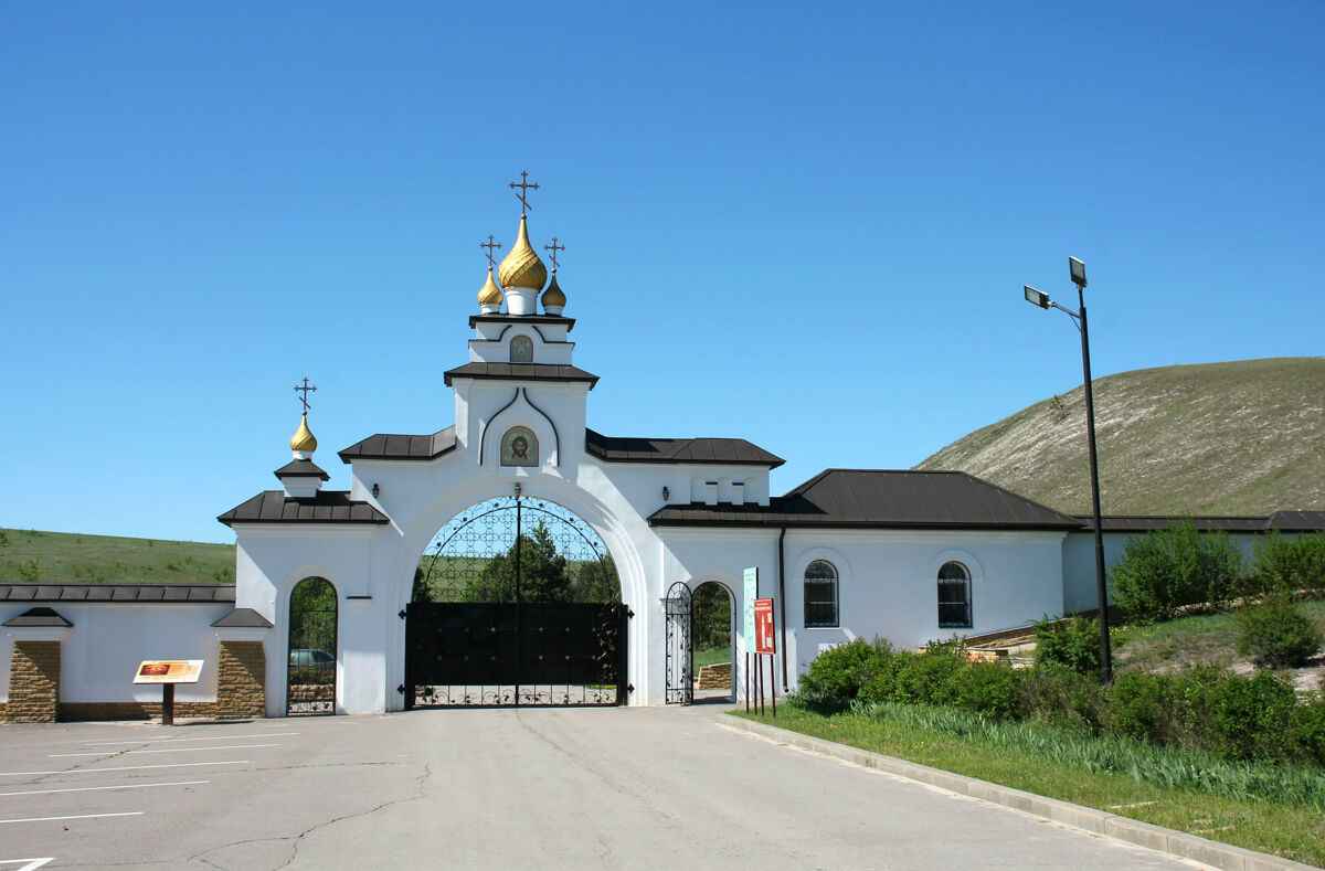 Костомаровский Спасский монастырь, Костомарово (Подгоренский район, Воронежская область). дополнительная информация, Монастырские ворота