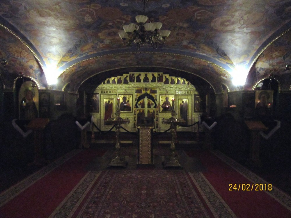 Собор Феодоровской иконы Божией Матери в Царском Селе, Пушкин (Царское Село) (Санкт-Петербург, Пушкинский район, г. Санкт-Петербург). интерьер и убранство, Пещерный храм Серафима Саровского в крипте