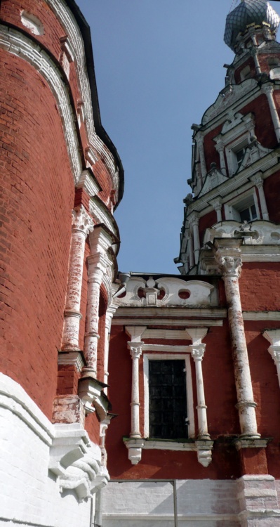 Церковь Смоленской иконы Божией Матери, Софрино, село (Пушкинский район и гг. Ивантеевка, Королёв, Московская область). архитектурные детали
