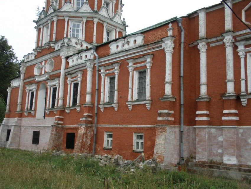 Церковь Смоленской иконы Божией Матери, Софрино, село (Пушкинский район и гг. Ивантеевка, Королёв, Московская область). архитектурные детали, Фрагмент северного фасада