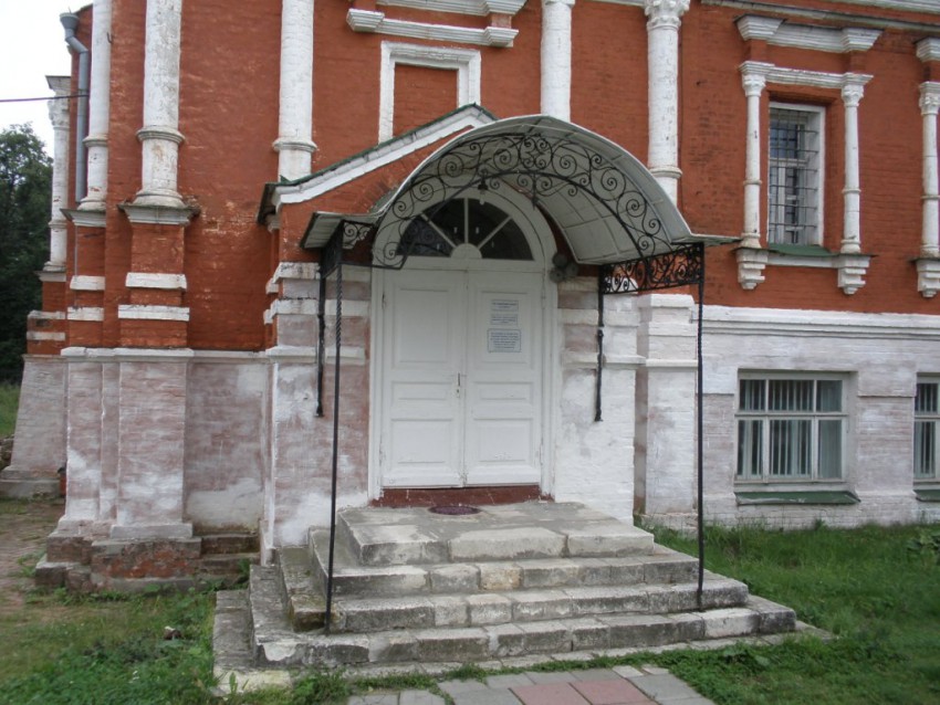 Церковь Смоленской иконы Божией Матери, Софрино, село (Пушкинский район и гг. Ивантеевка, Королёв, Московская область). архитектурные детали