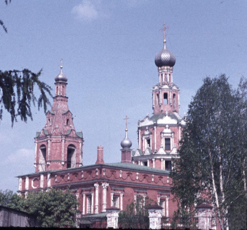 Церковь Смоленской иконы Божией Матери, Софрино, село (Пушкинский район и гг. Ивантеевка, Королёв, Московская область). фасады, Фотография выполнена на обращаемую пленку ORWOCHROM