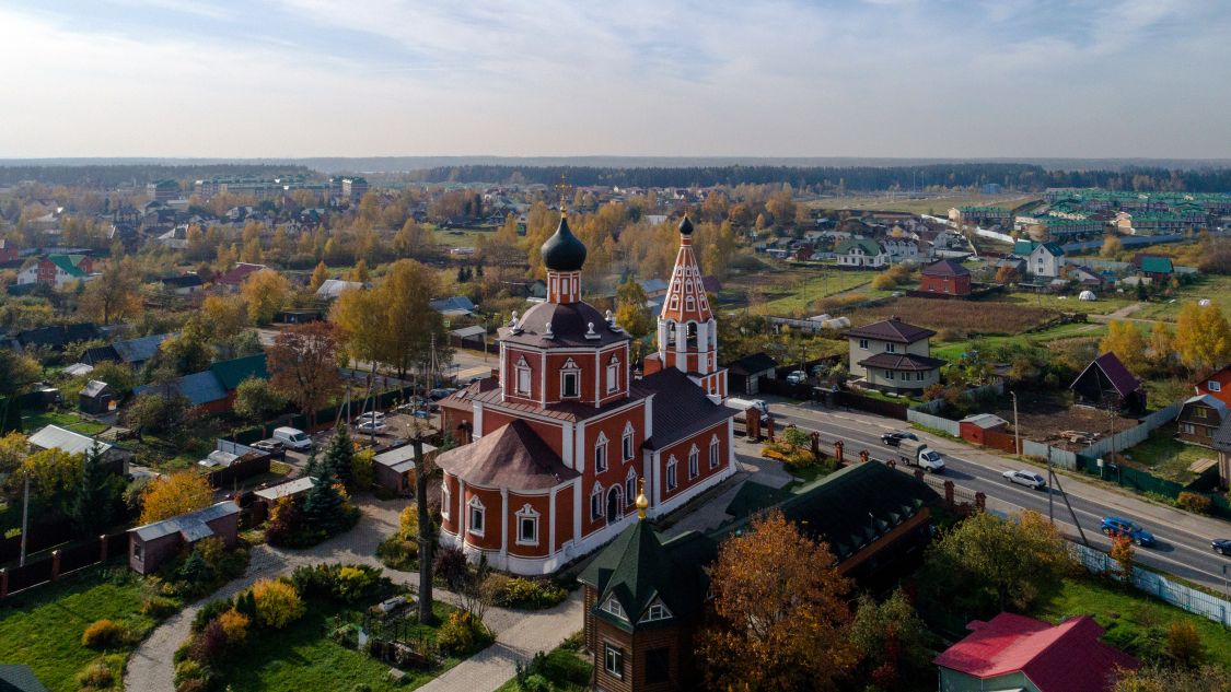 Озерецкое. Церковь Николая Чудотворца. общий вид в ландшафте