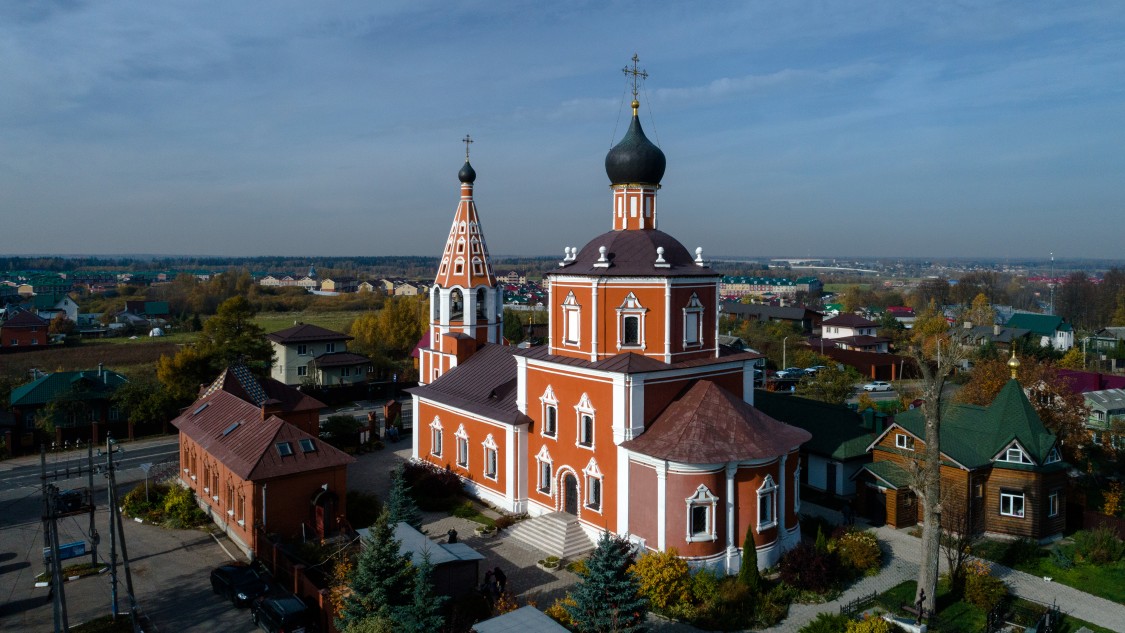 Озерецкое. Церковь Николая Чудотворца. общий вид в ландшафте