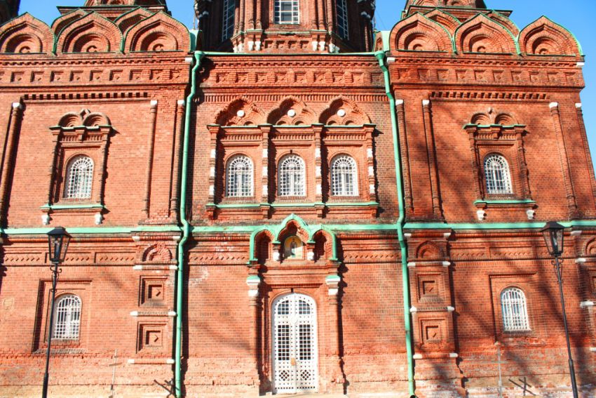 Черкизово. Церковь Покрова Пресвятой Богородицы. архитектурные детали, Фрагмент южного фасада основного объема храма