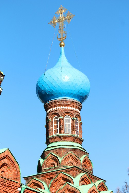 Черкизово. Церковь Покрова Пресвятой Богородицы. архитектурные детали, Крест, купол, барабан и кокошники малой главы