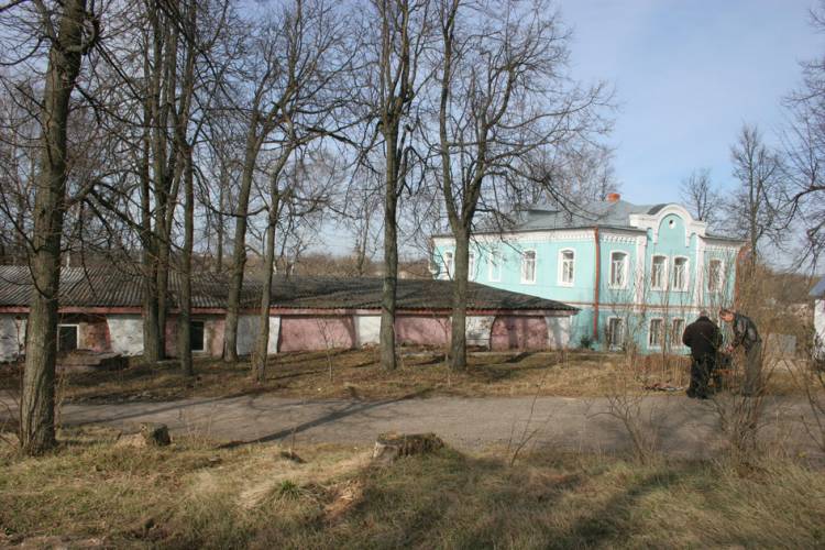 Собор Троицы Живоначальной, Вязьма (Вяземский район, Смоленская область). дополнительная информация, Постройки на территории.