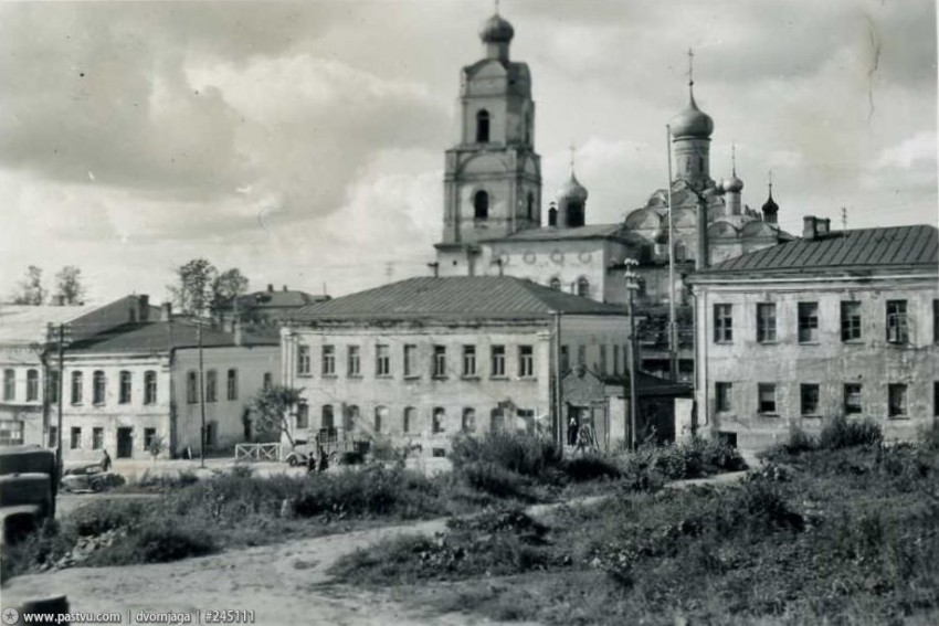 Собор Троицы Живоначальной, Вязьма (Вяземский район, Смоленская область). архивная фотография, Фото с сайта pastvu.ru Фото 1941-1943 гг.