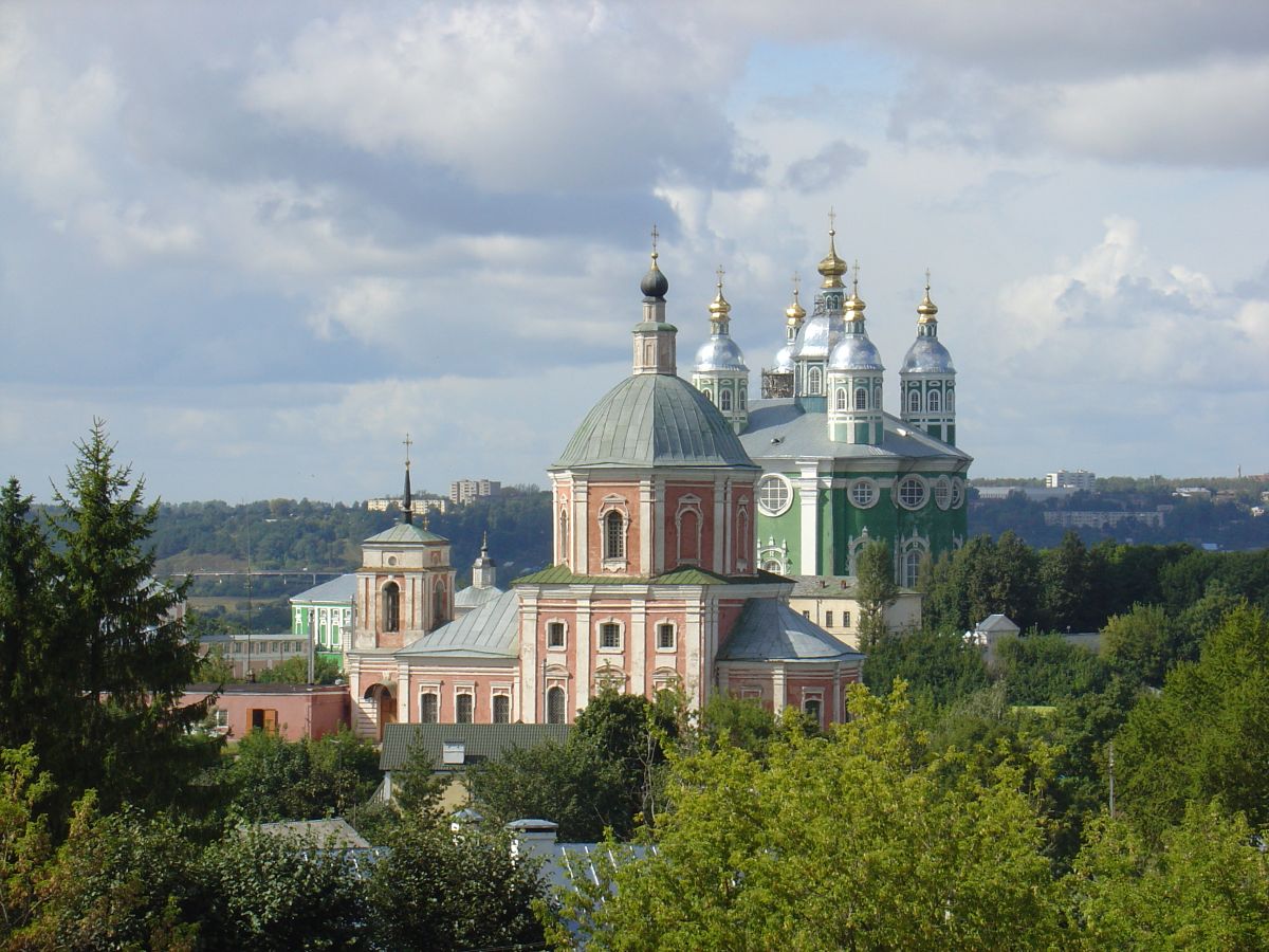 Смоленск. Церковь Георгия Победоносца. общий вид в ландшафте