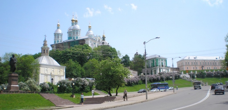 Смоленск. Кафедральный собор Успения Пресвятой Богородицы. дополнительная информация, вид на соборную гору с улицы Большая Советская