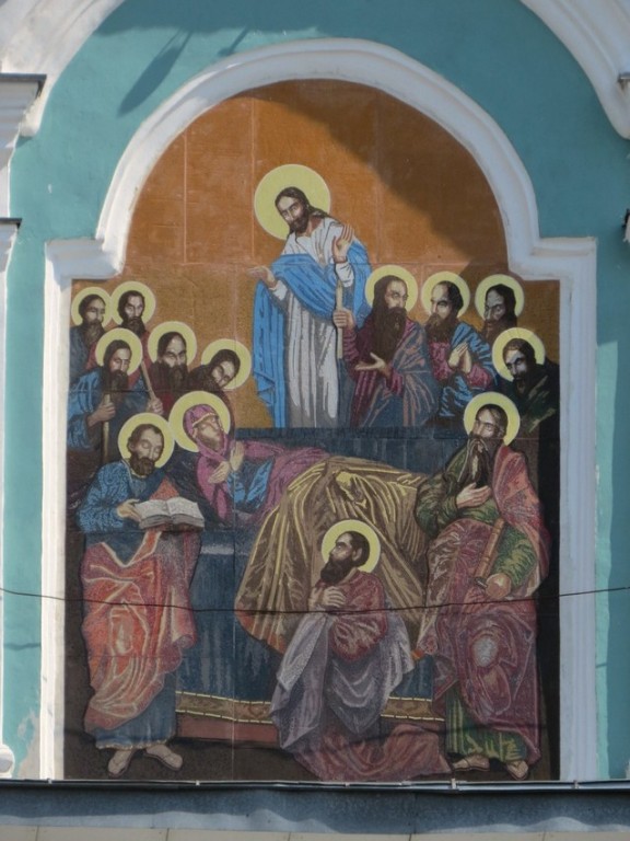 Кафедральный собор Успения Пресвятой Богородицы, Смоленск (Смоленск, город, Смоленская область). дополнительная информация, Храмовая мозаичная икона на фронтоне западного фасада