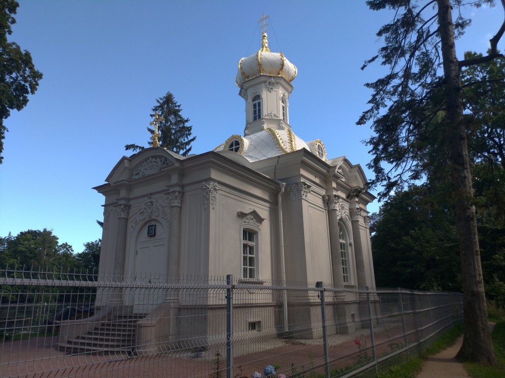 Петергоф. Церковь Троицы Живоначальной при бывшей Собственной даче. фасады