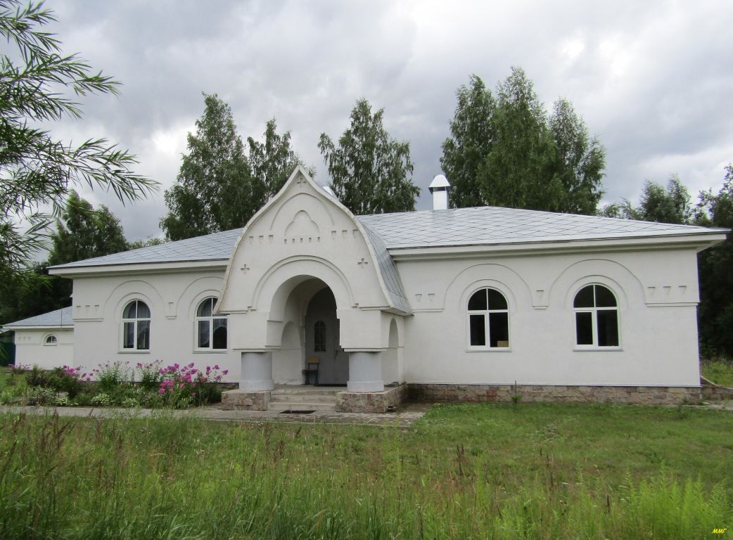 Церковь Петра и Павла (новая), Морозова им., посёлок (Всеволожский район, Ленинградская область). дополнительная информация, Строение на территории храма