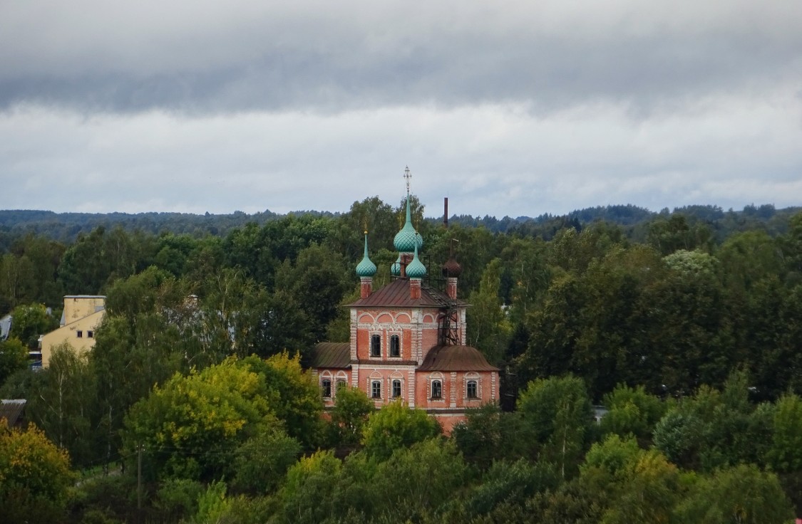 Церковь Илии Пророка, Кашин (Кашинский городской округ, Тверская область). общий вид в ландшафте