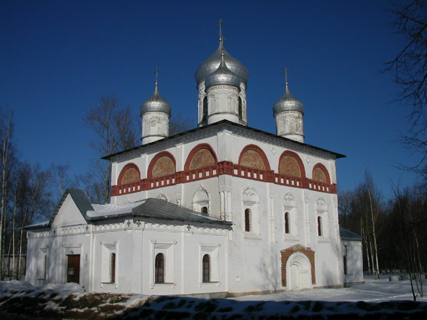 Старая Русса. Церковь Троицы Живоначальной. фасады