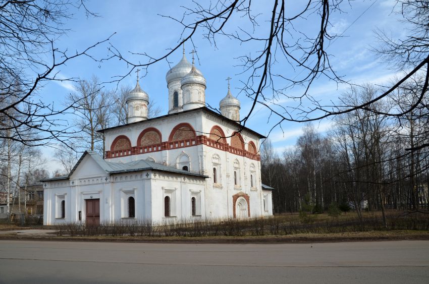 Старая Русса. Церковь Троицы Живоначальной. фасады