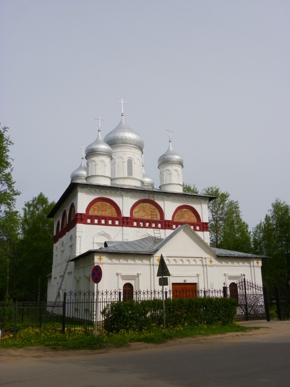 Церковь Троицы Живоначальной, Старая Русса (Старорусский район, Новгородская область). фасады