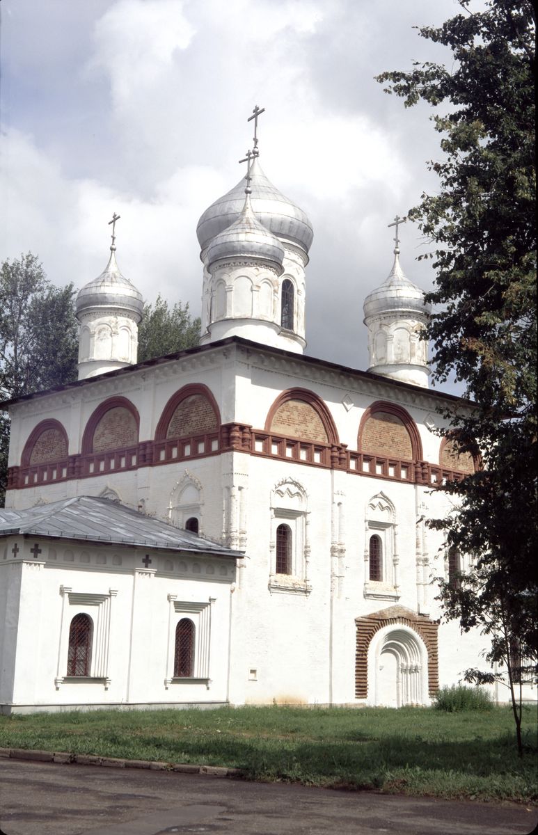 фасады. Церковь Троицы Живоначальной, Старая Русса (Старорусский район, Новгородская область)