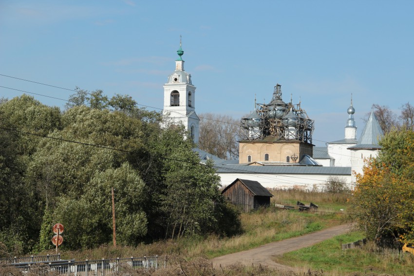 Улейма. Николо-Улейминский монастырь. общий вид в ландшафте