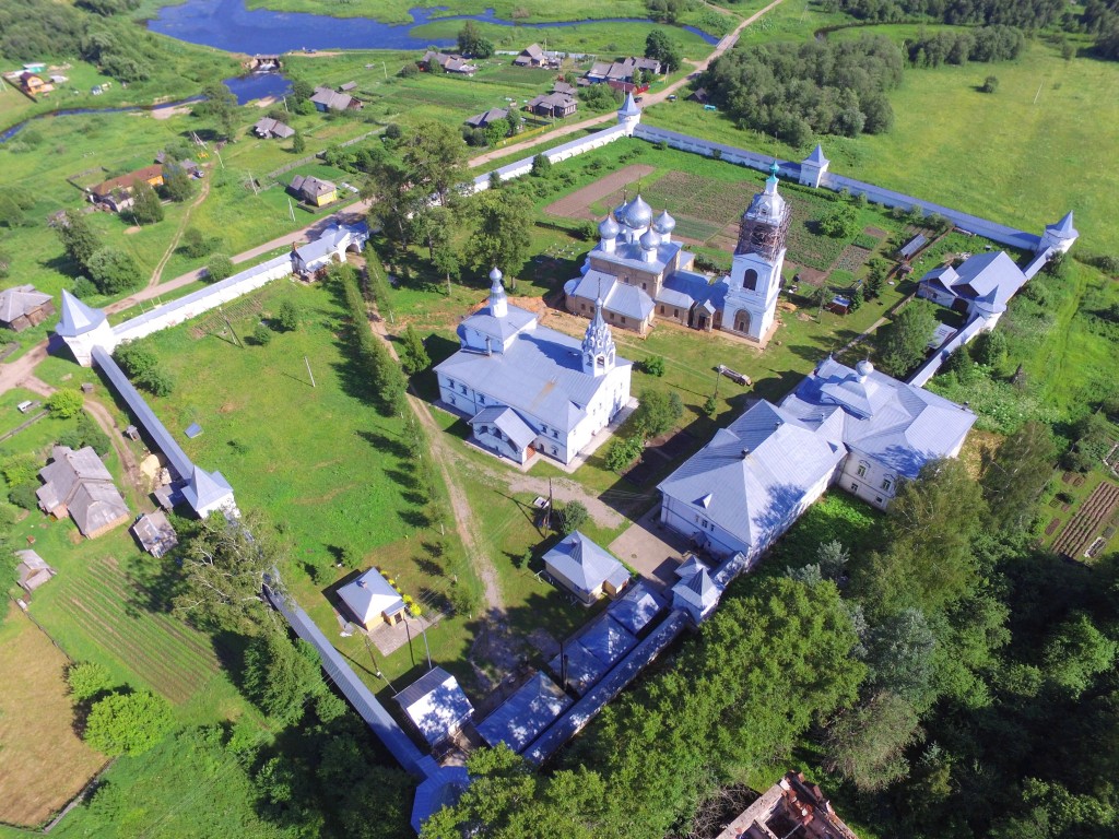 Улейма. Николо-Улейминский монастырь. общий вид в ландшафте, Вид с северо-запада, фото с квадрокоптера