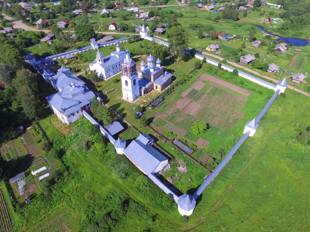 Улейма. Николо-Улейминский монастырь. общий вид в ландшафте, Вид с юго-запада, фото с квадрокоптера