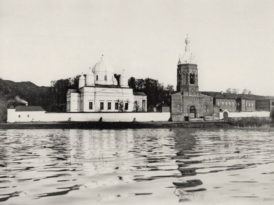 Вид на Николаевский Староторжский монастырь с Галичского озера. Фото 1913 г. Фотограф: М. М. Смород., архивная фотография. Николаевский Староторжский монастырь, Галич (Галичский район, Костромская область)